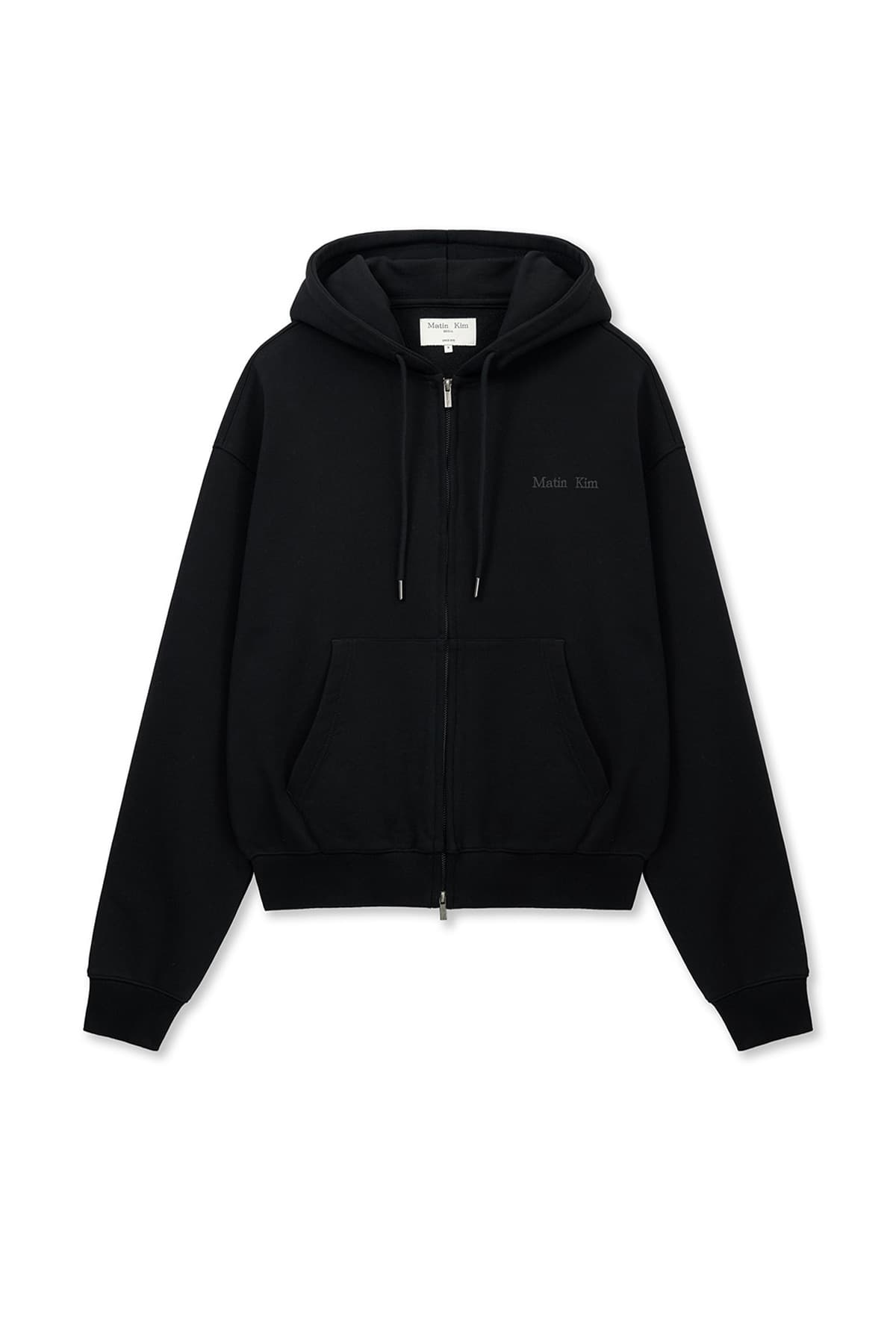 BACK LOGO ESSENTIAL HOODY ZIP UP IN BLACK