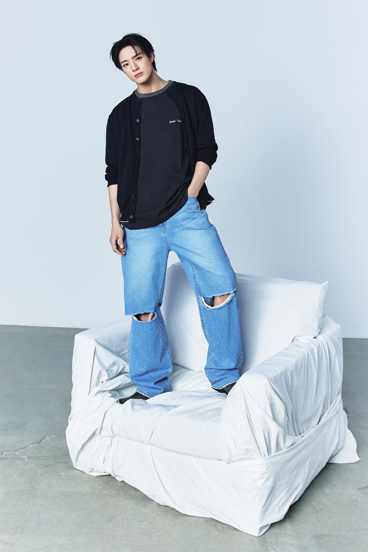 DISTRESSED DENIM PANTS FOR MEN IN BLUE